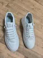 Stylische weiße Sneaker – Größe 42 – Ungetragen – 25 € Berlin - Charlottenburg Vorschau