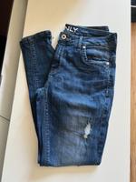 Only Jeans dunkelblau mit cut outs, Modell „Kendell“, 29/32 Nordrhein-Westfalen - Herdecke Vorschau