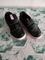 Sehr schöne Sneaker Turnschuhe Puma Kinder Puma Fast Neu 31 Niedersachsen - Lehrte Vorschau