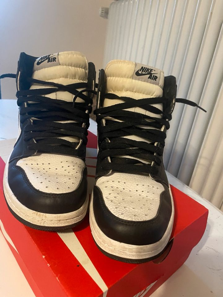 Jordan 1 high schwarz weiß mit orginalen Karton in Geisenhausen