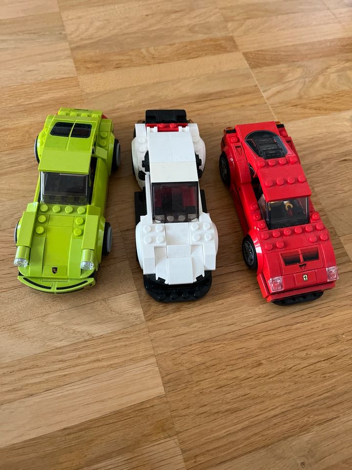 Drei Lego Autos in Aachen