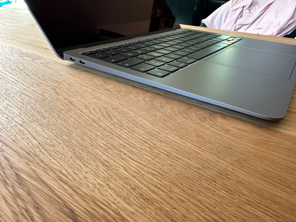 Apple MacBook Air , M1 , 256GB , 13 Zoll in Schleswig