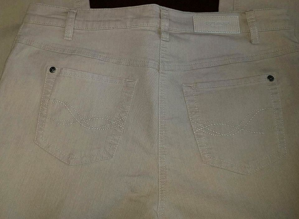 Neue Gerry Weber Jeans helllbeige Gr.40, L.110 cm schmal in Roth