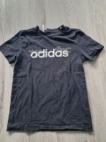 Adidas T-Shirt schwarz 140 Nordrhein-Westfalen - Dinslaken Vorschau