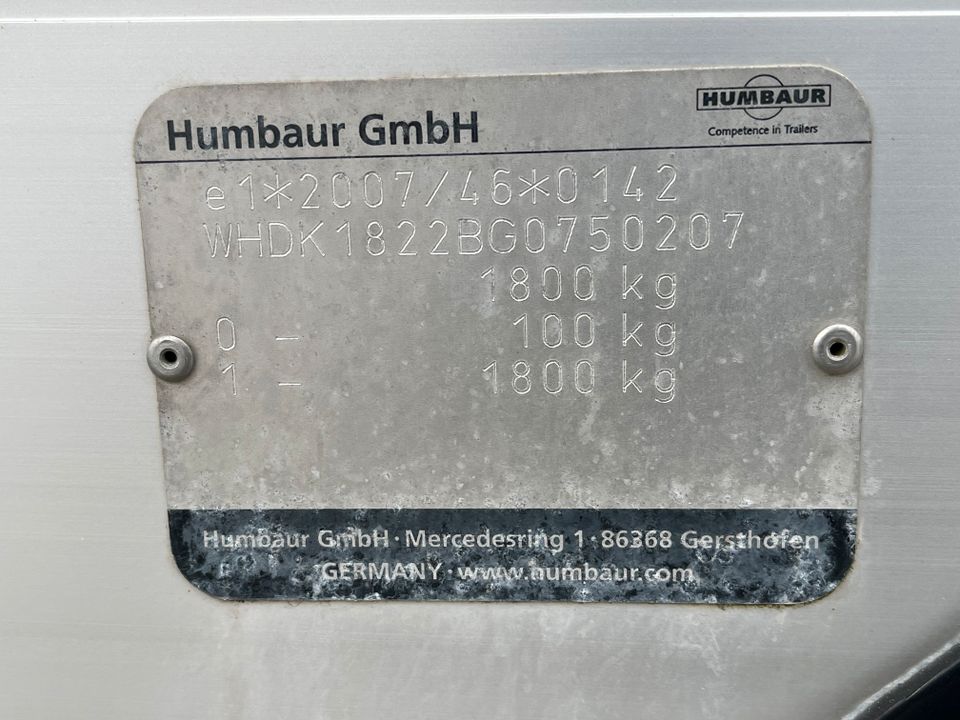 Humbaur Einachs -Absenkanhänger/Kofferaufbau in Hollenbach