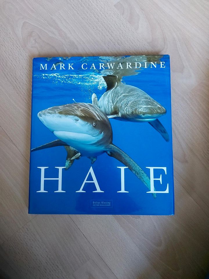 Buch "Haie" von Mark Carwardine in Hamburg