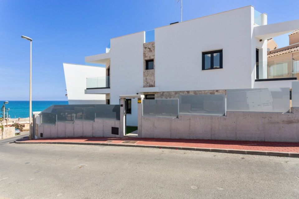 Villa am Ufer des Strandes La Mata, in Torrevieja in Berlin