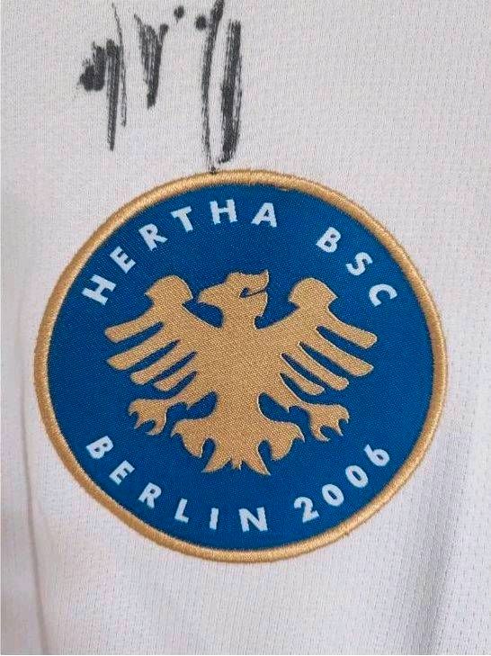 Hertha BSC sondertrikot mit hose  & Bascap  von 2006 signiert in Berlin