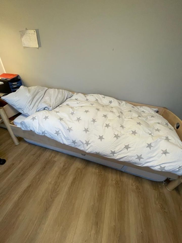 Kinderzimmer Paidi Hochbett Eckschrank Schreibtisch in Moers