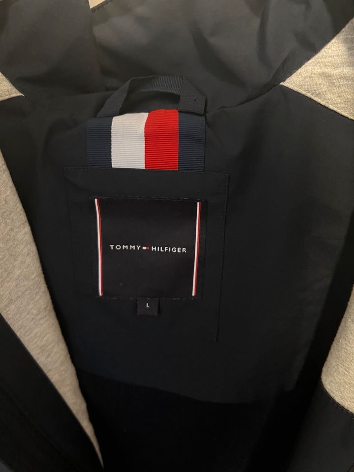 Tommy Hilfiger Jacke, L, Blau *WIE NEU* in Frankfurt am Main