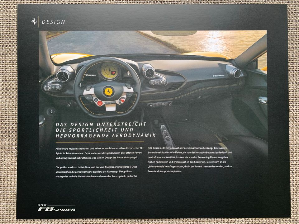 Ferrari F8 Spider gelb, Mappe 5 Bilder / Fotos 30 x 38 cm NEU! in Elze