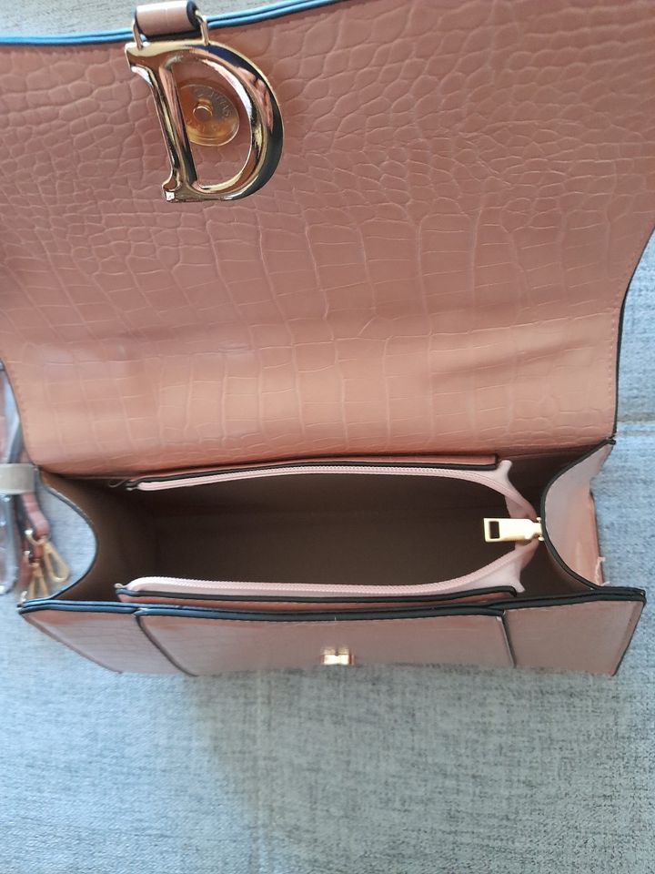 neue schicke Damenhandtasche in rosa in Backnang