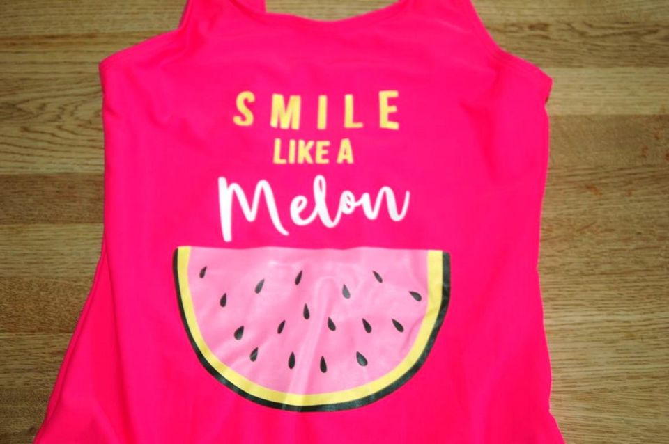 Badeanzug pink "Smile like a Melon"  Gr.134/140 in Senden