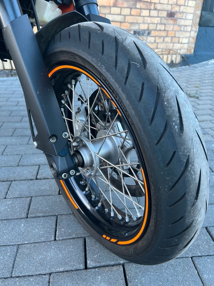 KTM 690 SM 23Tkm Reifen, Öl, Filter neu! Supermoto in Wächtersbach