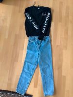Zara Jeans Gr. 34 mit schwarzem Sweatshirt N.Y.C. Brooklin München - Trudering-Riem Vorschau