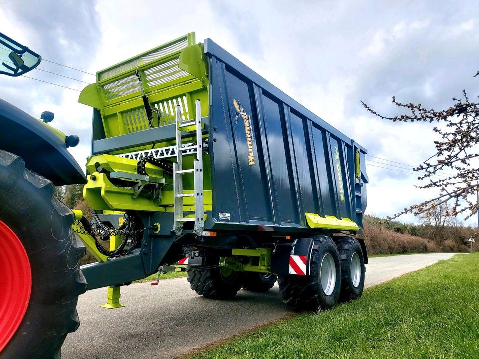 Hummel Abschiebewagen Häckseltransportwagen in Nabburg