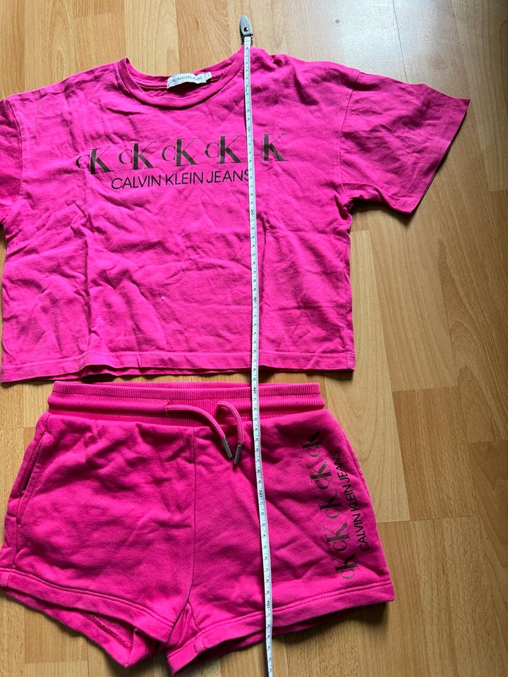 Calvin Klein 3 Tlg. Set Strand Kleid+Shorts+T-Shirt Gr.128 Pink in Düsseldorf