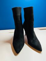 NEU Buffalo Stiefeletten schwarz Gr. 41 Absatz 9,5 cm Hessen - Kelsterbach Vorschau