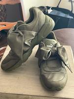 Puma X Rihanna Fenty Bow Damen Sneaker Olive EUR 40 Rheinland-Pfalz - Kobern-Gondorf Vorschau