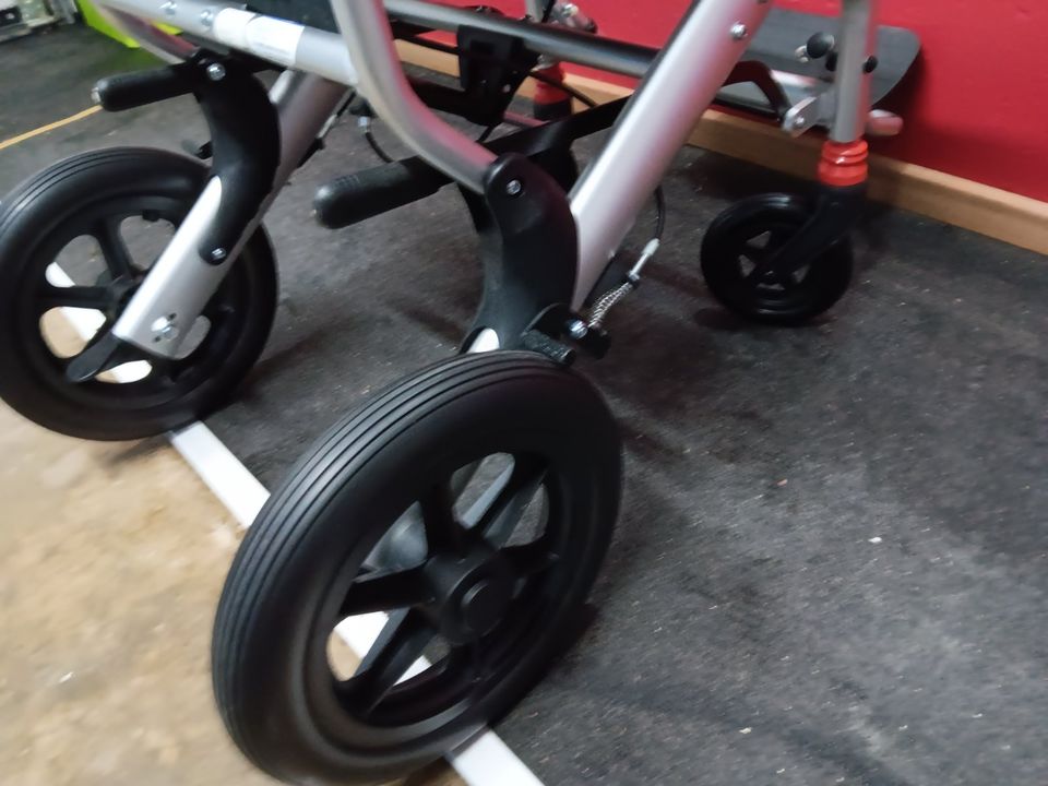 Rollstuhl belastbar bis 150kg in Überherrn