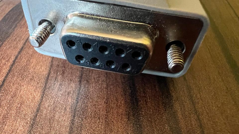 Seriell Kabel Male zu Male 3 Meter mit Aufschrift PIN-Belegung in Bocholt