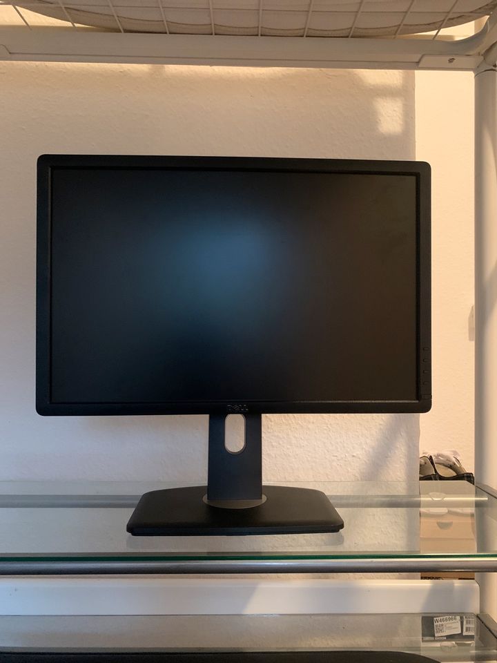 Dell Monitor mir VGA DisplayPort (HDMI nur über Adapter in Wiesbaden