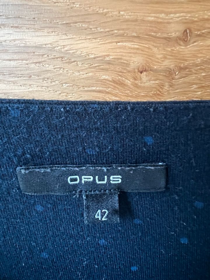 Opus Shirt dunkelblau Gr. 42 in Falkenfels