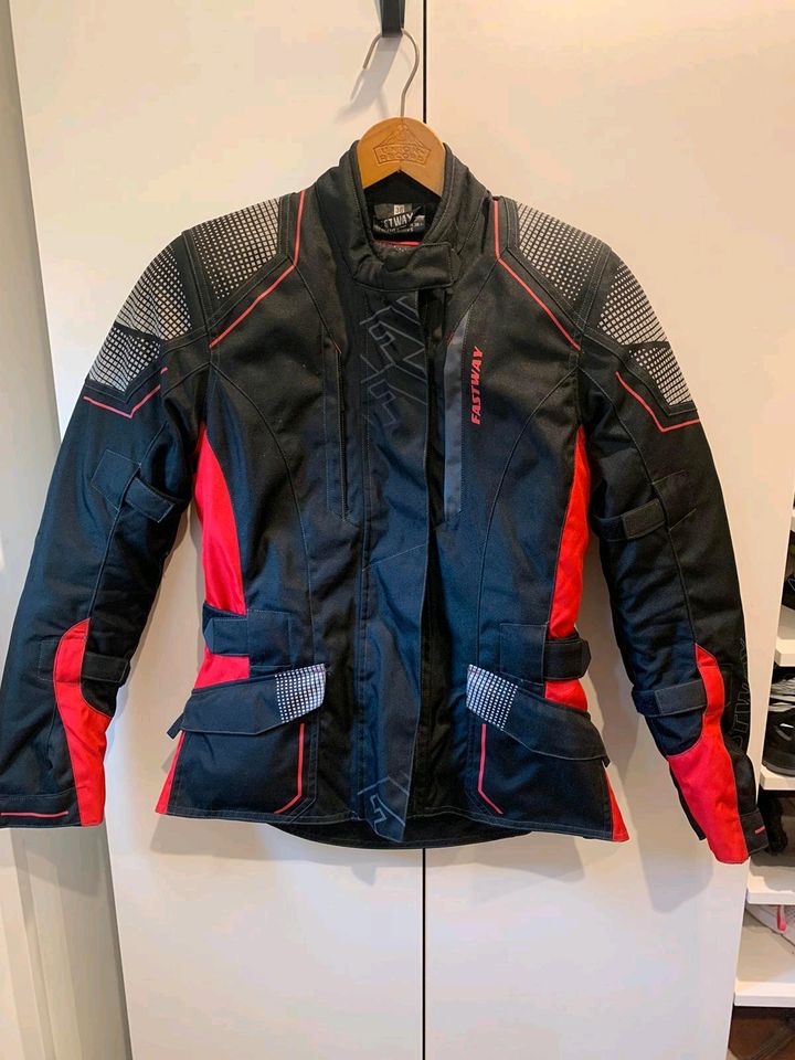 Fastway Damen Motorradjacke Größe 36 in Dormagen