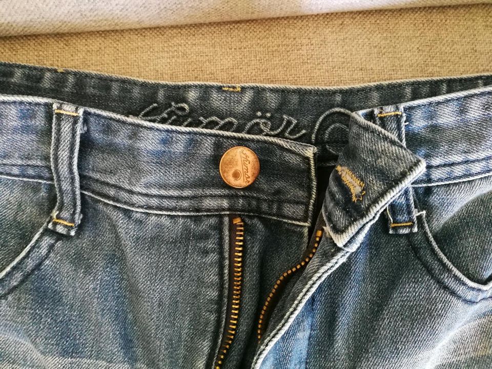 Kurze Jeans Hose Humör Gr. 32, Topzustand in Dieburg