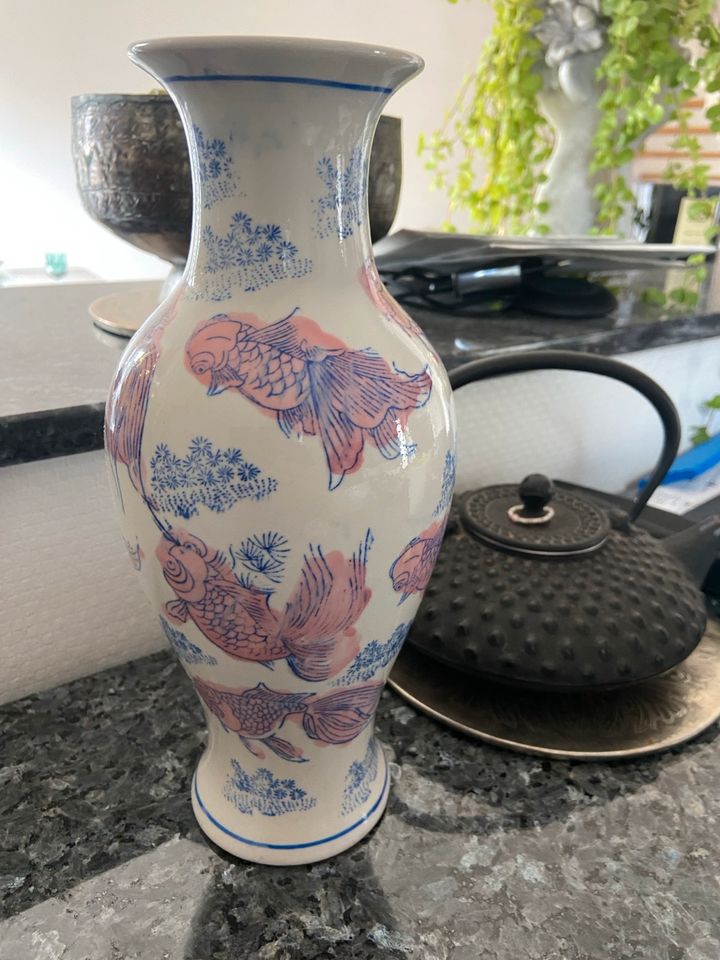 Asiatische Vase , koi in Saarbrücken