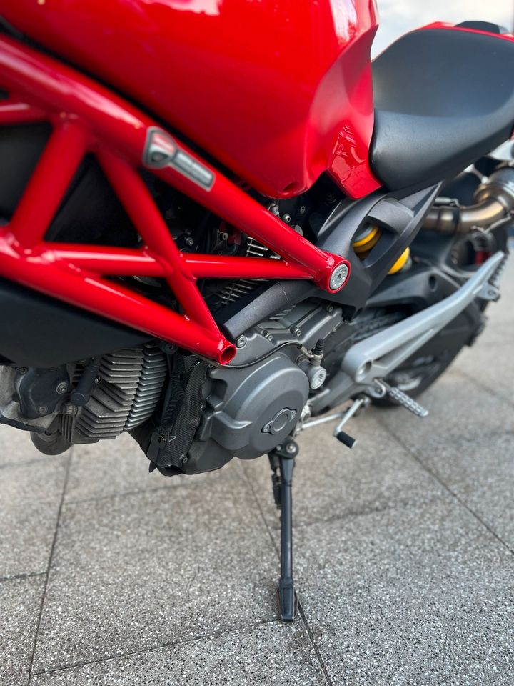 Ducati Monster 696 in Rasdorf