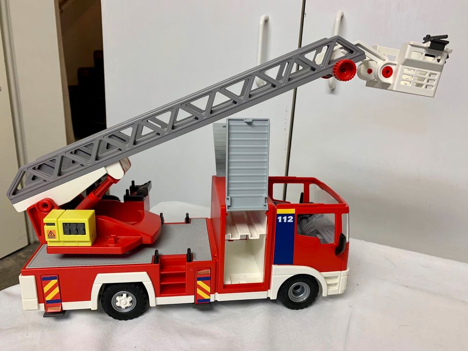 Playmobil Nr. 4820, Feuerwehr-Leiterfahrzeug in Herzogtum Lauenburg -  Ratzeburg | Playmobil günstig kaufen, gebraucht oder neu | eBay  Kleinanzeigen ist jetzt Kleinanzeigen