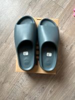 Yeezy Slide 46 grau Hessen - Flörsheim am Main Vorschau