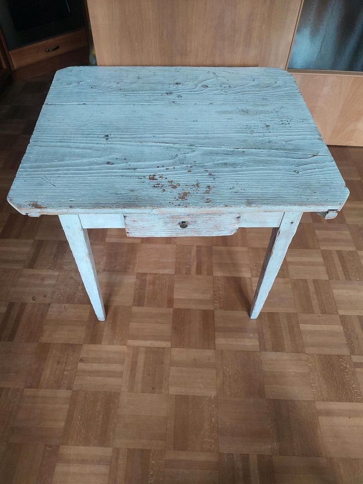 Holztisch Vintage Echtholz in Meiningen