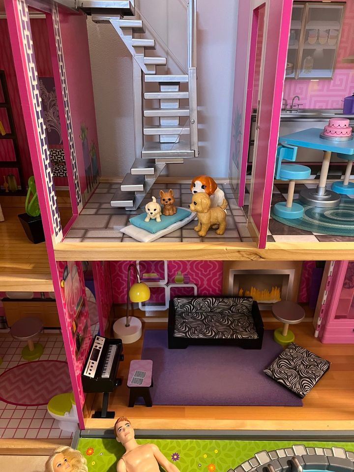 Barbie Haus inkl. sehr viel Zubehör in Karlskron