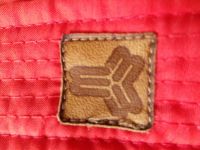 Wer kennt die Marke der Ski-Jacke (rot, Größe 50)? Nordrhein-Westfalen - Netphen Vorschau