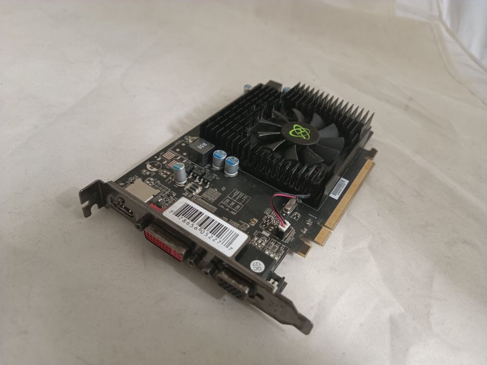 Grafikkarte FXF Radeon HD 555X 1GB Arbeitsspeicher VGA DVI HDMI in Piding