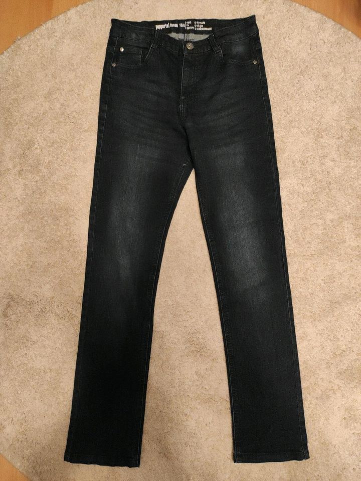 Jeans schwarz in Größe 164 Top in Lohfelden