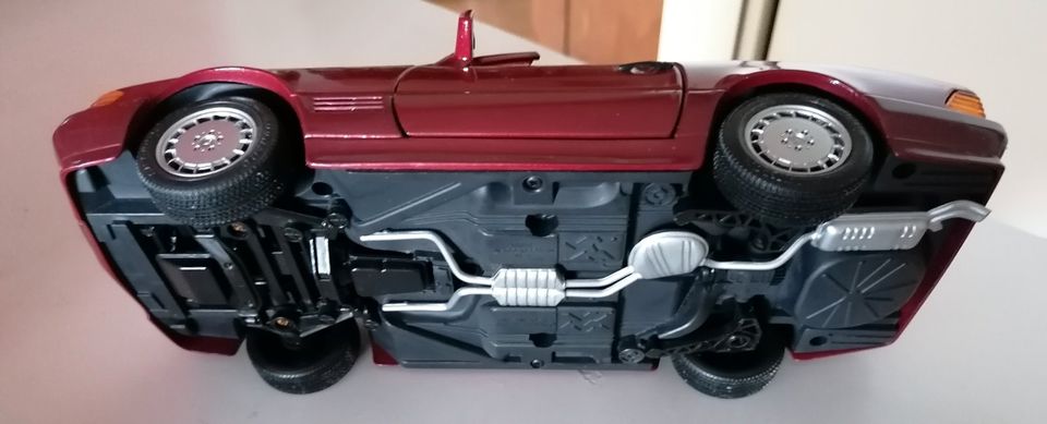 Mercedes Benz SL 1:18 Modellauto guter Zustand Vitrine REVELL in Karlsruhe