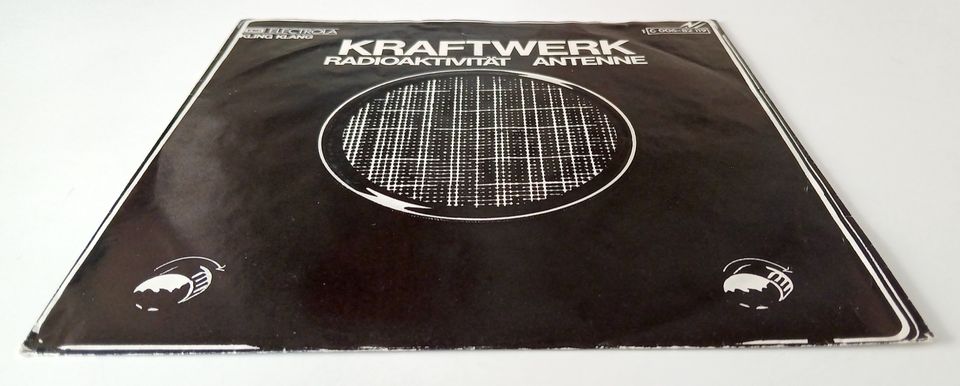 KRAFTWERK+Radioaktivität+Germany+1976+Kling Klang+7" Single (2) in Radebeul