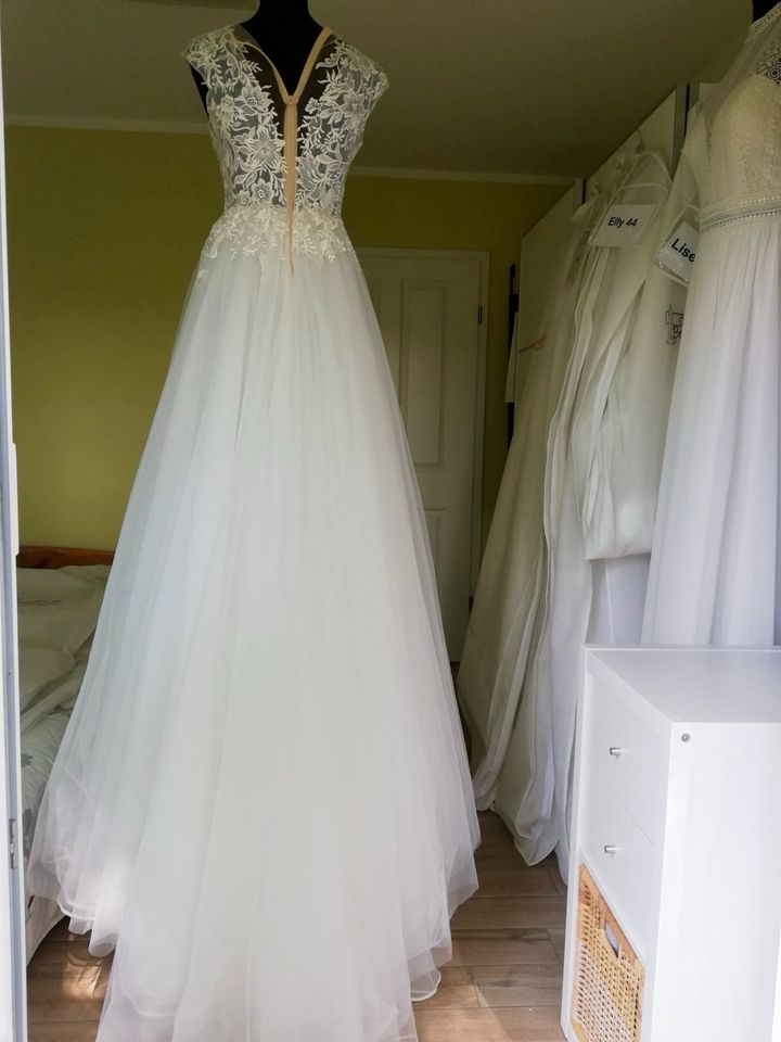 Brautkleider / Hochzeitskleider, verschiedene, M / L, 40 in Dresden