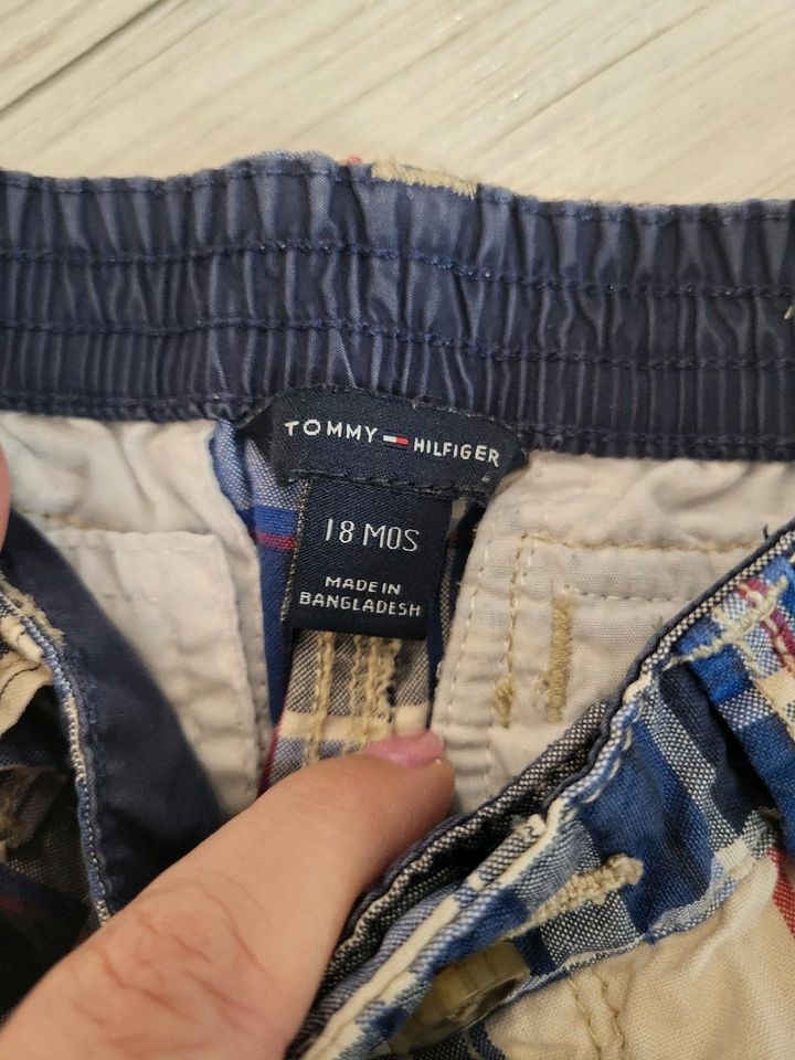 Tommy Hilfiger kurze Hose Gr.86/92 in Südharz