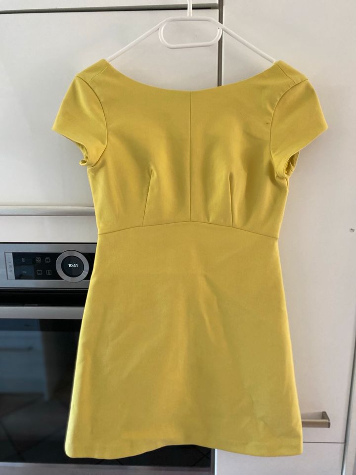 Zara kurzes Sommerkleid KleidS/36 lemongelb schöner tiefer rücken in Friedeburg