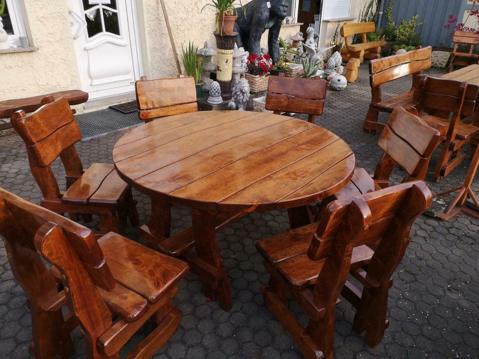 Urige Runde, Gartengarnitur mit runden Tisch in Schmalkalden