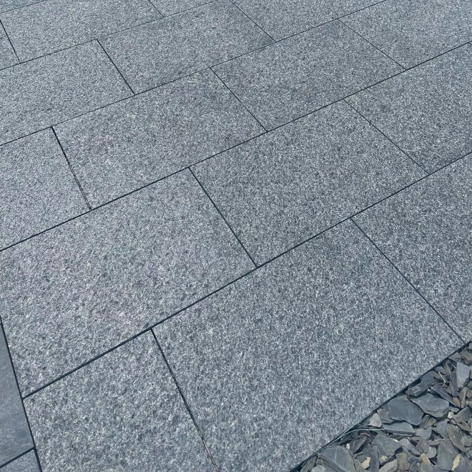 Terrassenplatte Stele Blockstufe Naturstein Gabbro schwarz neu in Hamburg