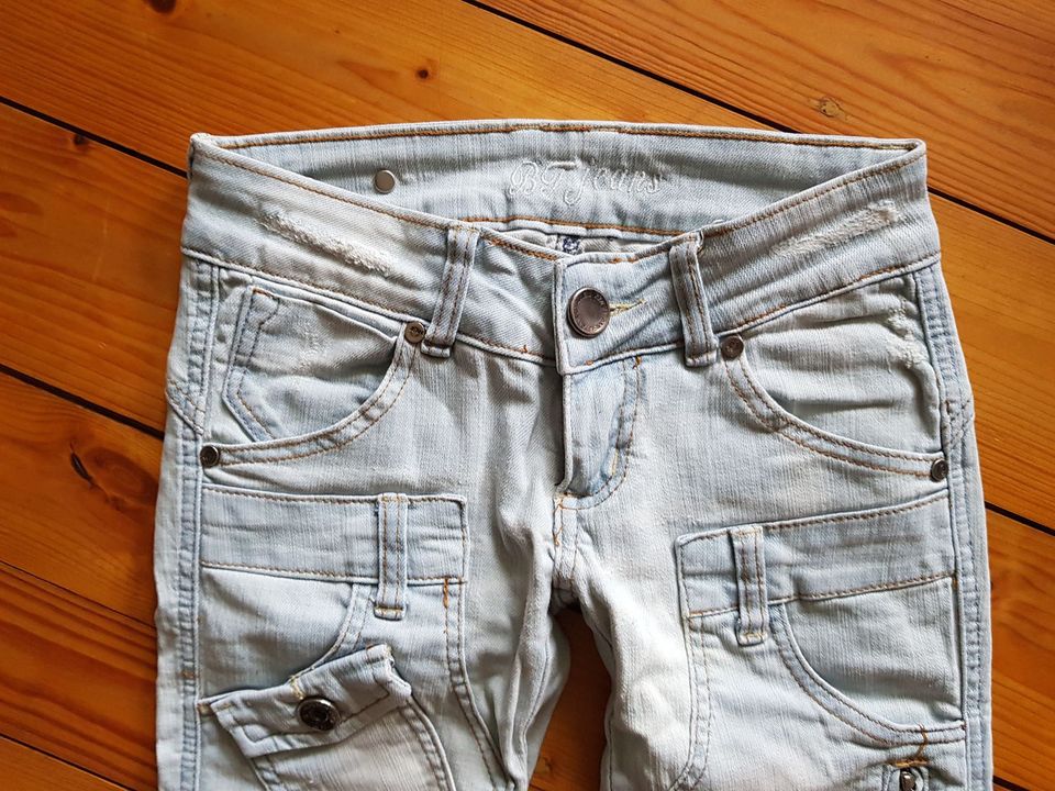 BT Jeans low-cut bleached, ripped, 34/24 W24/25, L32 in Stadtallendorf