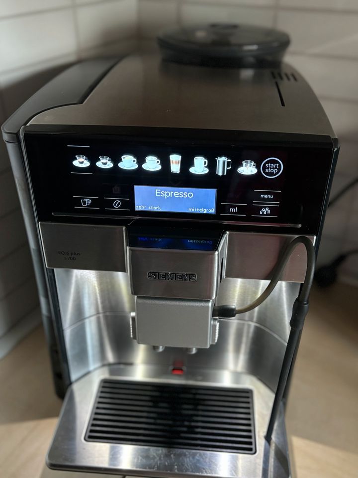 Siemens Kaffeevollautomat EQ.6 plus s700 in Leonberg