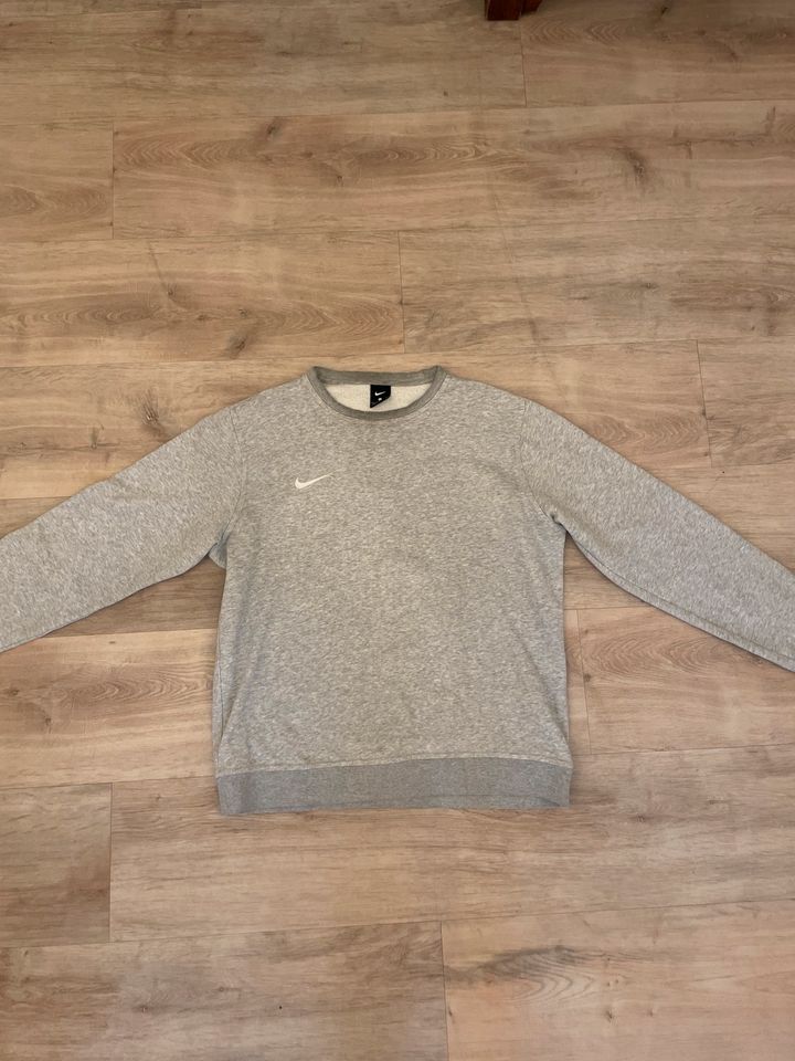 Vintage Nike Sweater in Berlin