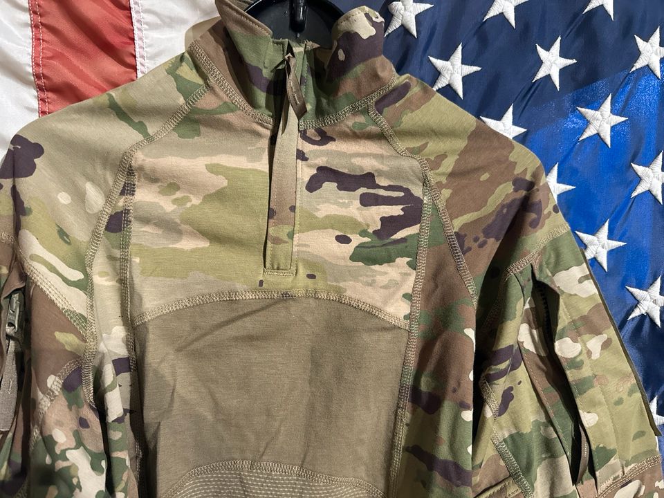 US Army Advanced Combat Shirt - Grösse Small in Bad Endbach