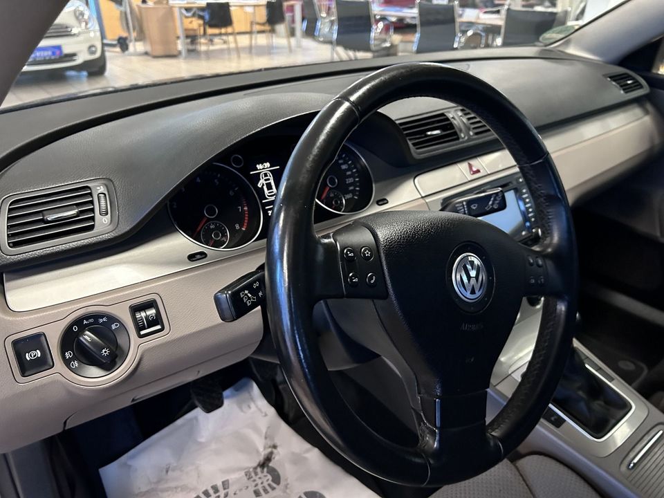 Volkswagen Passat 1.8T Variant Comfortline Xenon Navi PDC in Hannover